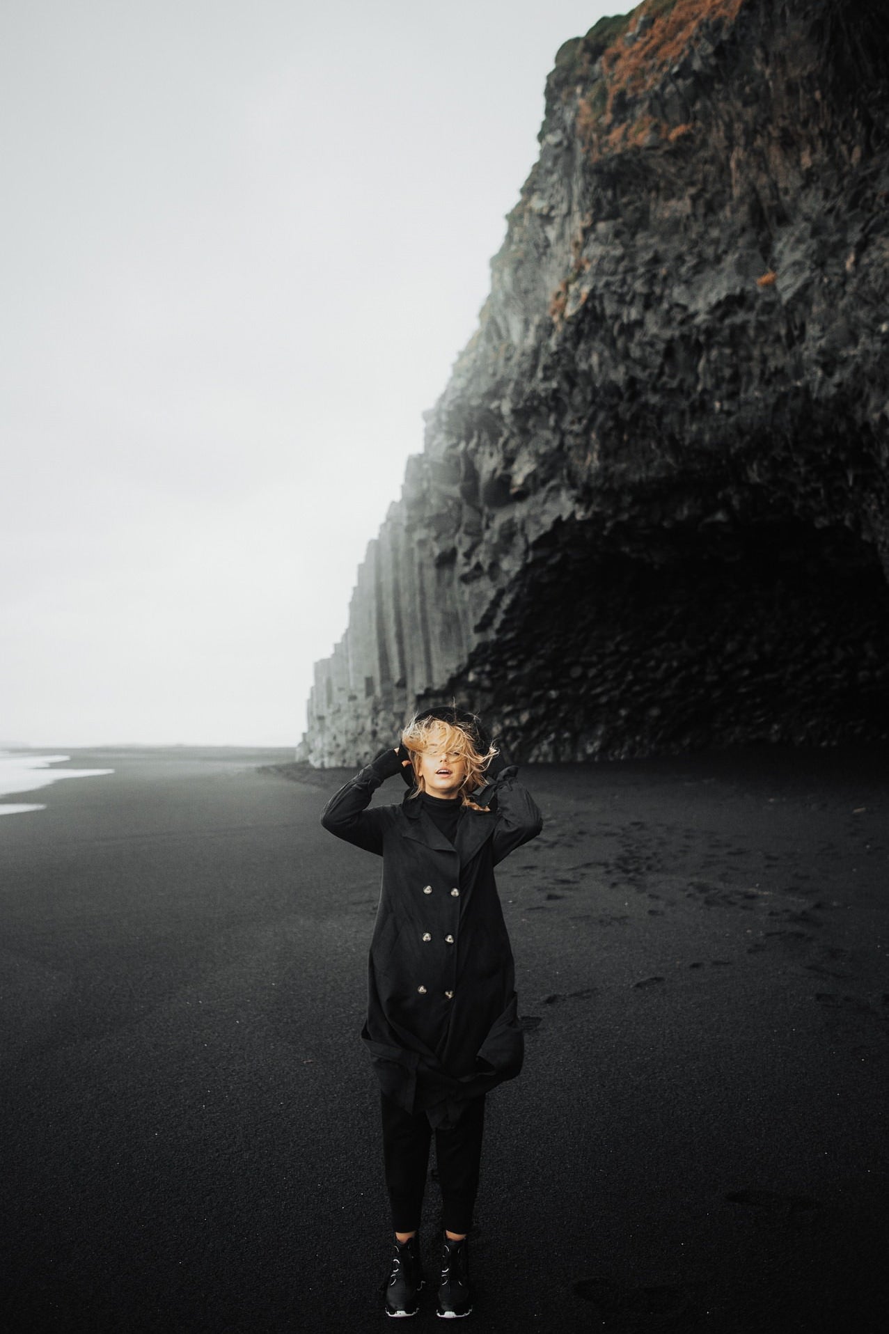 BLACK SAND