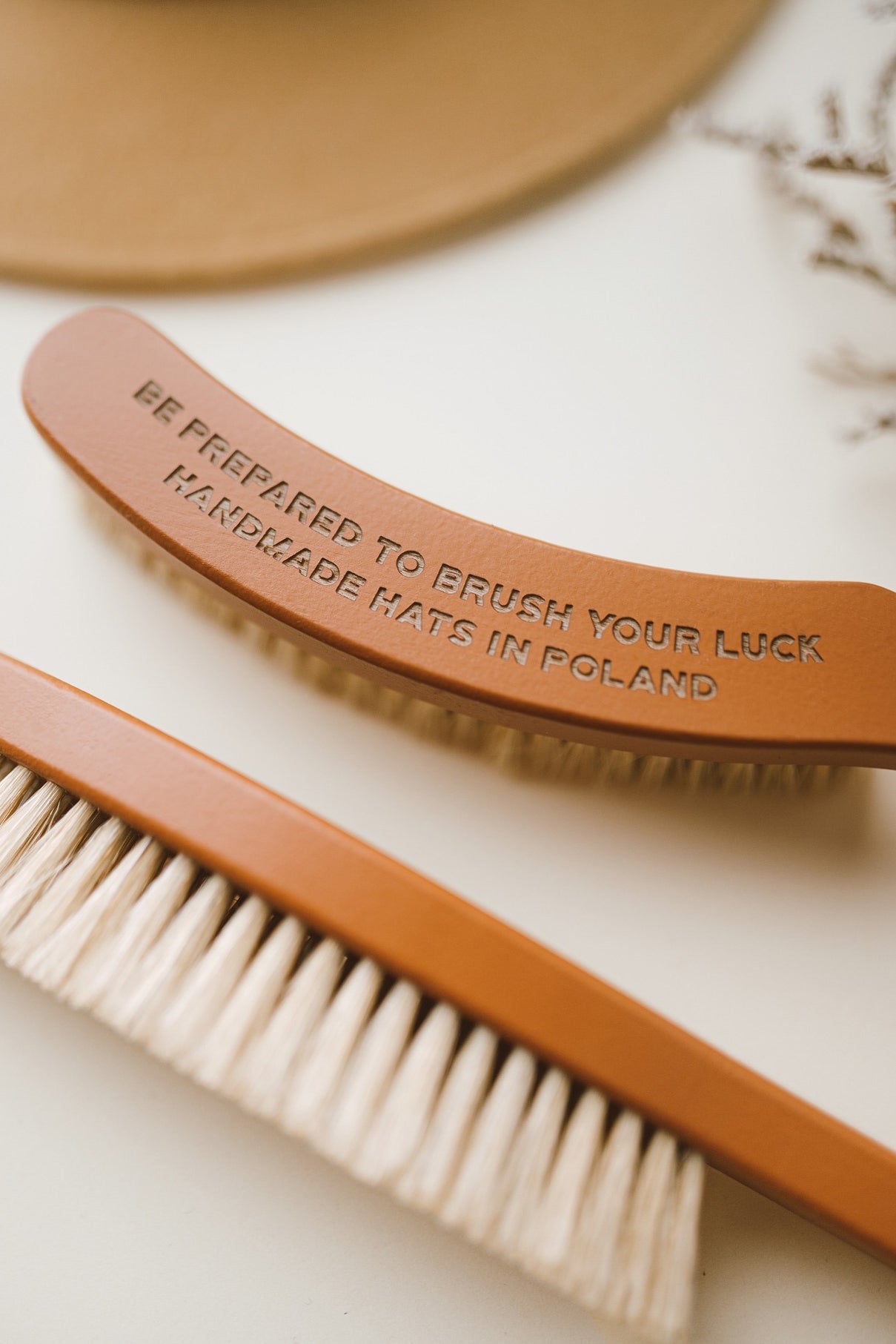 Brush Your Luck - szczotka do kapeluszy