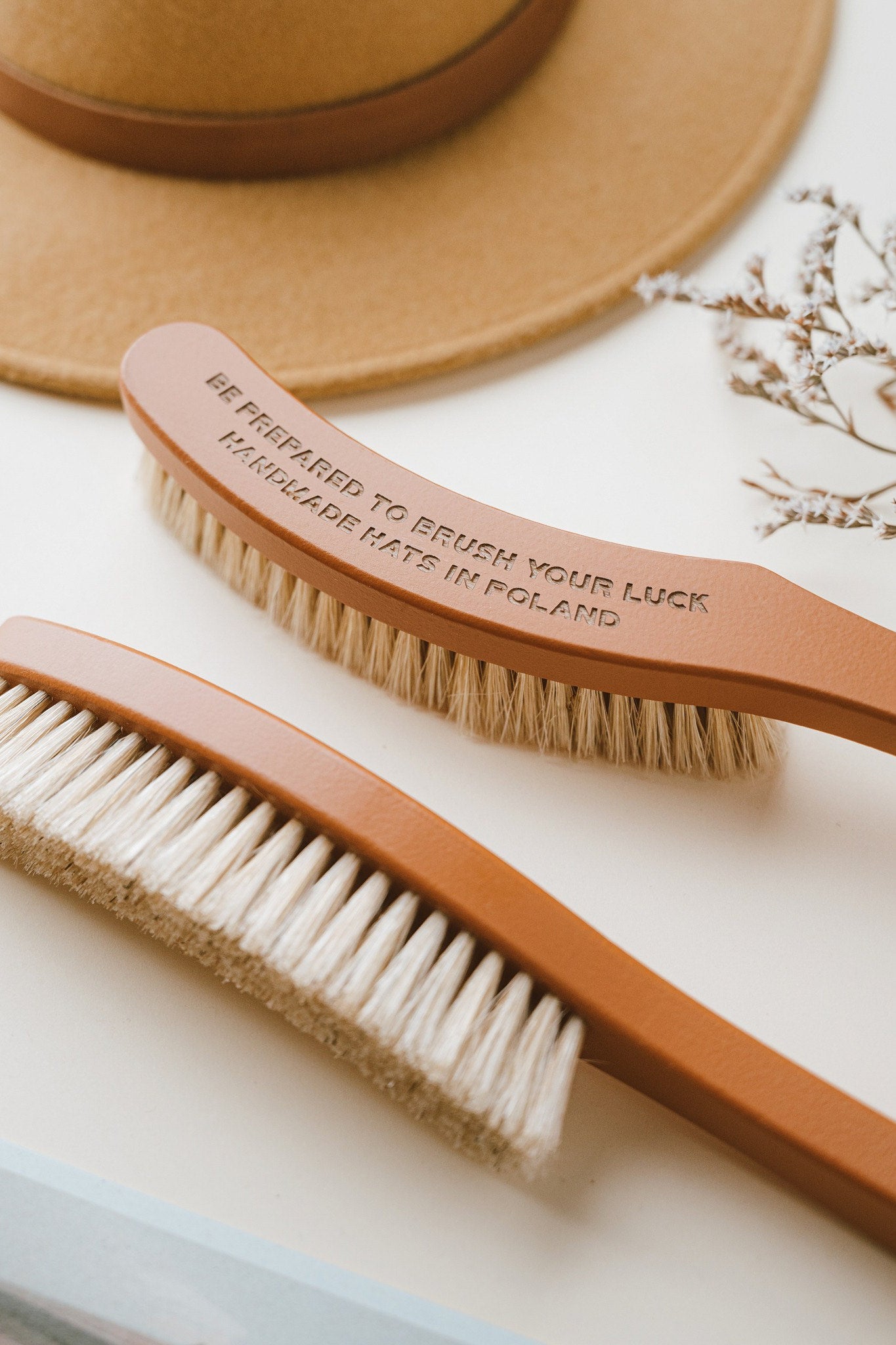 Brush Your Luck - szczotka do kapeluszy