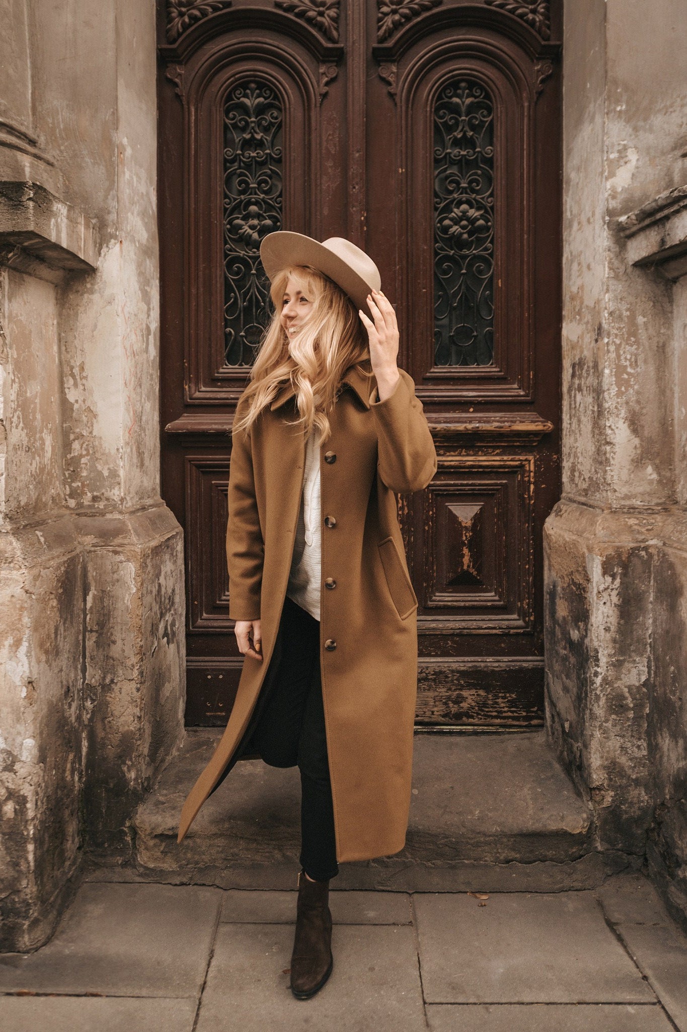 CLASSY BEIGE