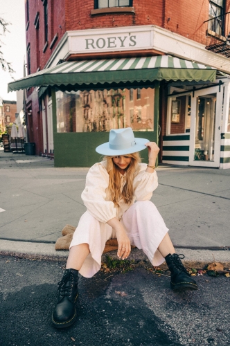 Kapelusz wełniany merino sztywny jasny niebieski (5).jpg